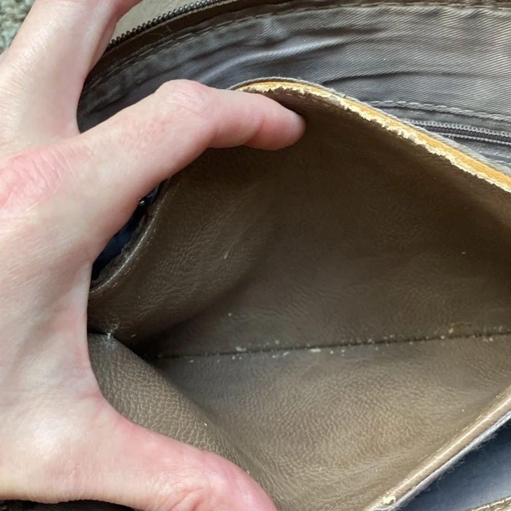 🤯BYE 🤯RARE AUTHENTIC  Salvatore Ferragamo Vintage Gancini Crossbody Bag